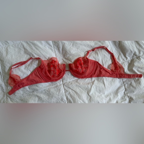 Victoria's Secret Bright Coral Lace No Pad Push-up Bra 🤩 - Picture 3 of 4